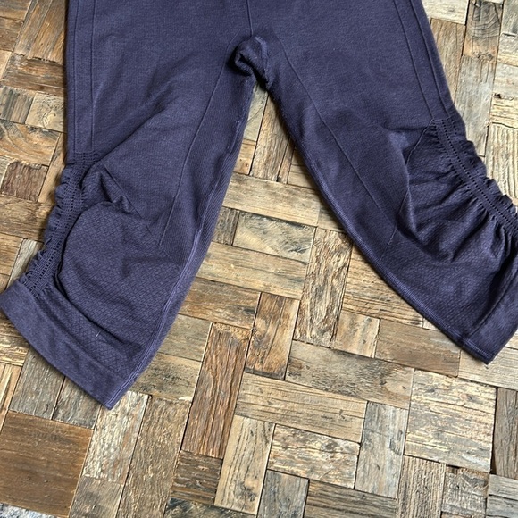 Lululemon In The Flow Plum Purple Seamless Cropped Leggings Size 8 - Picture 4 of 8